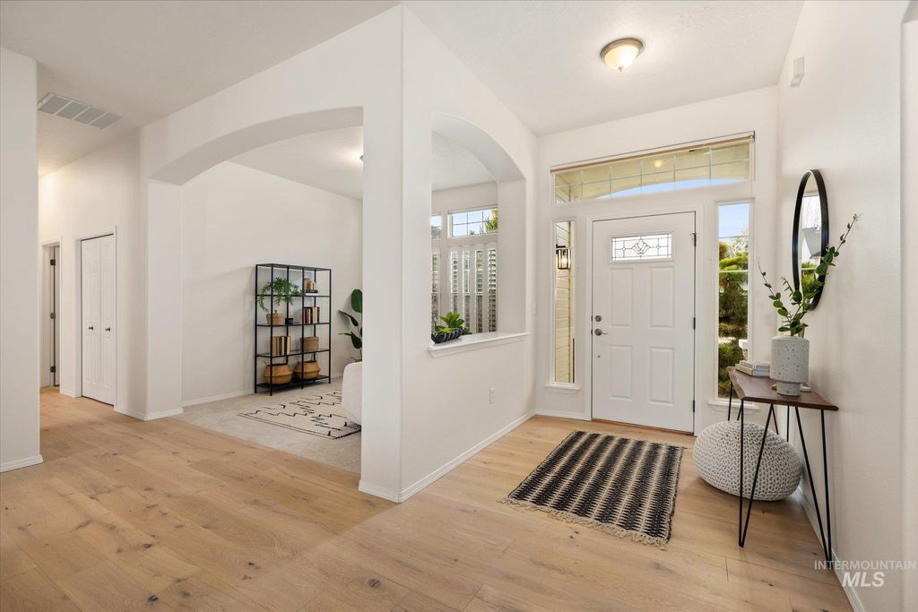 Photo of 2818 N Sharon Ave, Meridian, ID 83646 (MLS # 98969202)