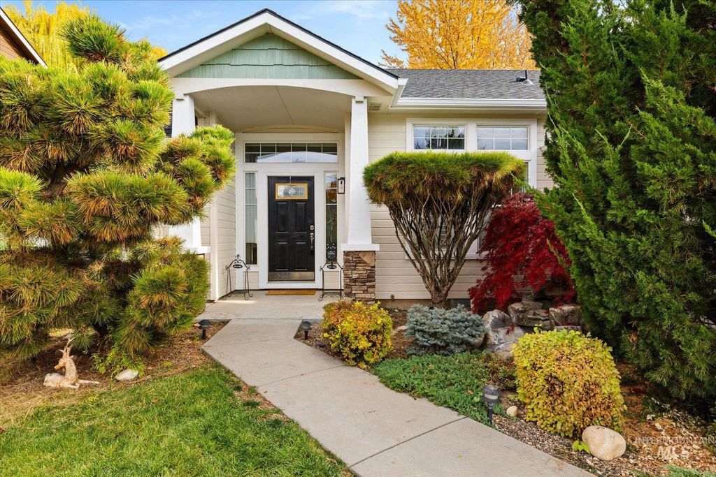 Photo of 2818 N Sharon Ave, Meridian, ID 83646 (MLS # 98969202)