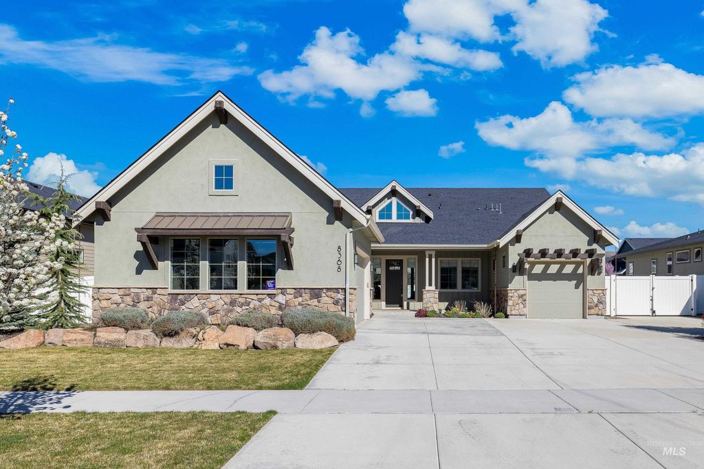 Photo of 8368 W Sparks Lake Dr, Boise, ID 83714 (MLS # 98979770)