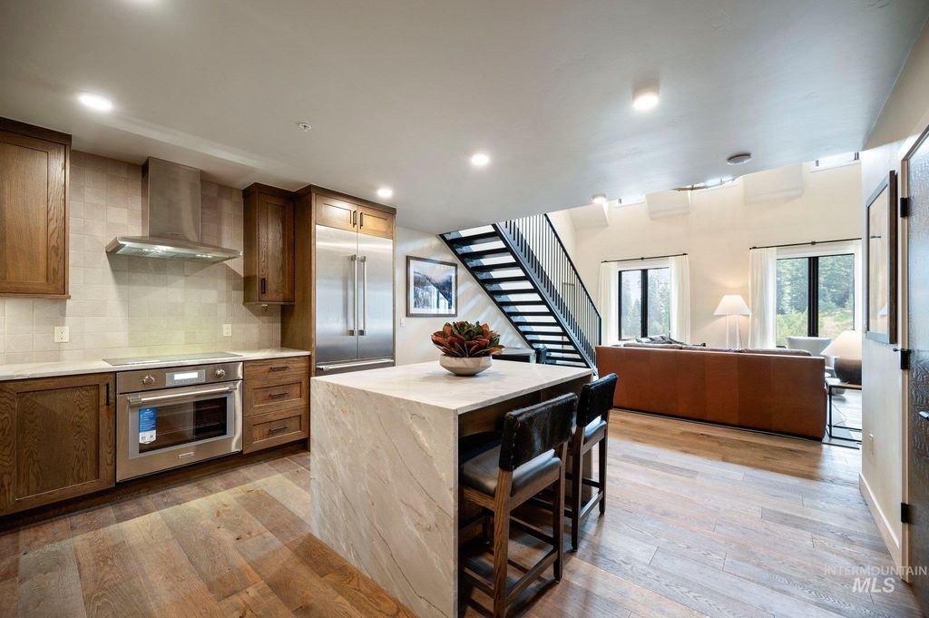 Photo of 700 Village Drive #402, Donnelly, ID 83615 (MLS # 98971684)