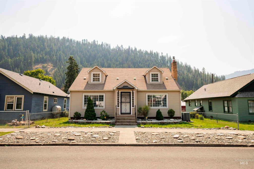 Photo of 527 Brown Avenue, Orofino, ID 83544 (MLS # 98956911)