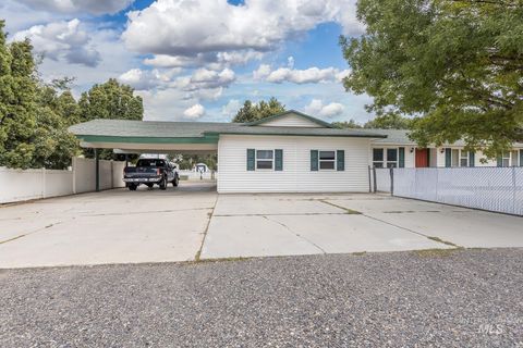 Photo of 885 Airport Rd, Vale, OR 97918 (MLS # 98957955)