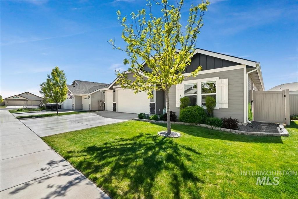 Photo of 2953 N Greengate Way, Star, ID 83669 (MLS # 98984371)
