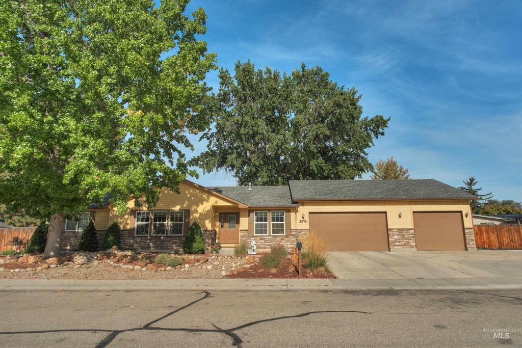 Photo of 3573 N Rugby Dr, Boise, ID 83704 (MLS # 98965161)