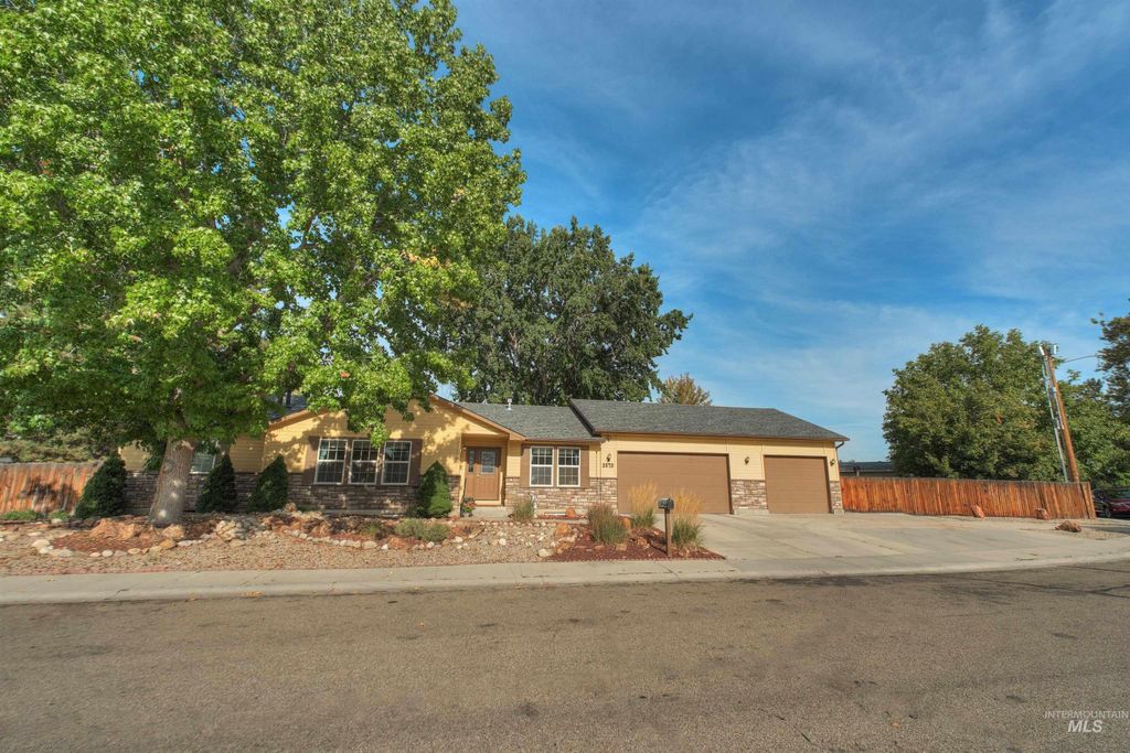 Photo of 3573 N Rugby Dr, Boise, ID 83704 (MLS # 98965161)