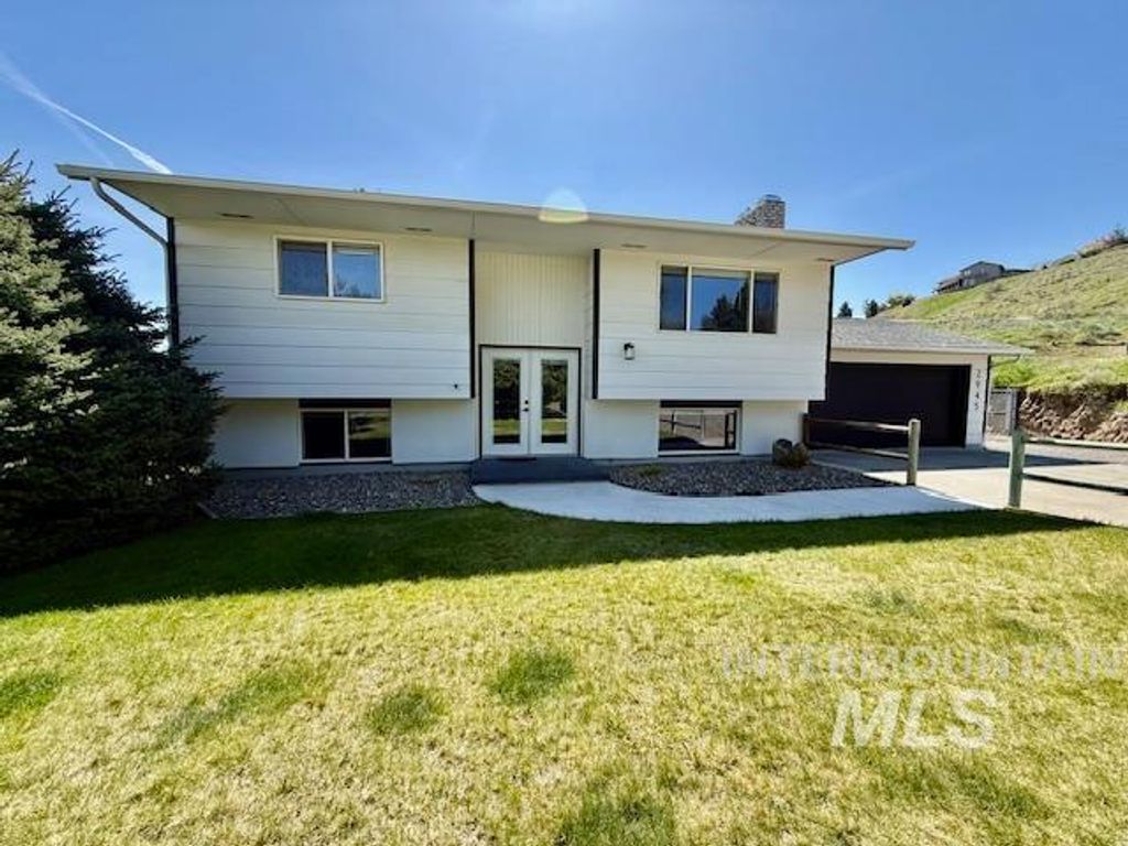 Photo of 2945 S 25th Street, Clarkston, WA 99403 (MLS # 98982846)