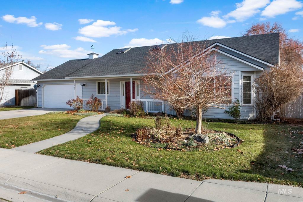 Photo of 3005 Jefferson Pkwy, Caldwell, ID 83605 (MLS # 98970757)