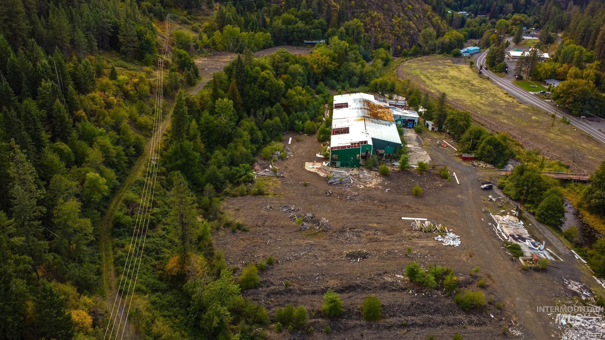 Aerial view of property and surrounding area