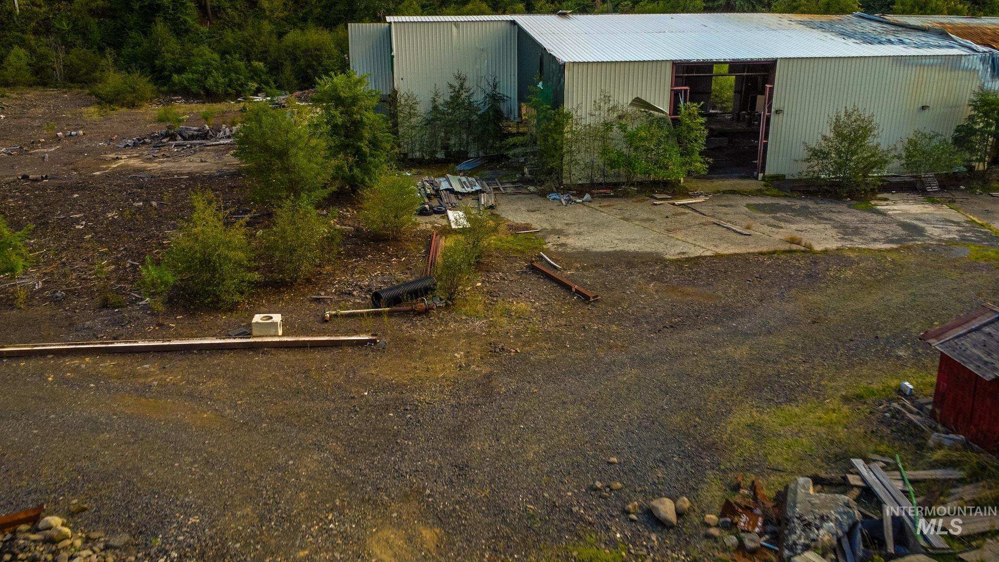 View of yard with a pole building and an outbuilding