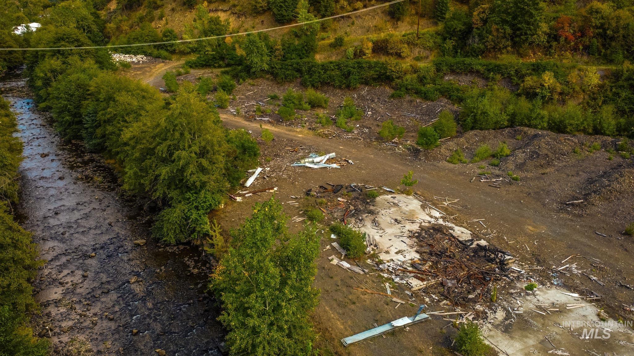 Aerial view of property and surrounding area
