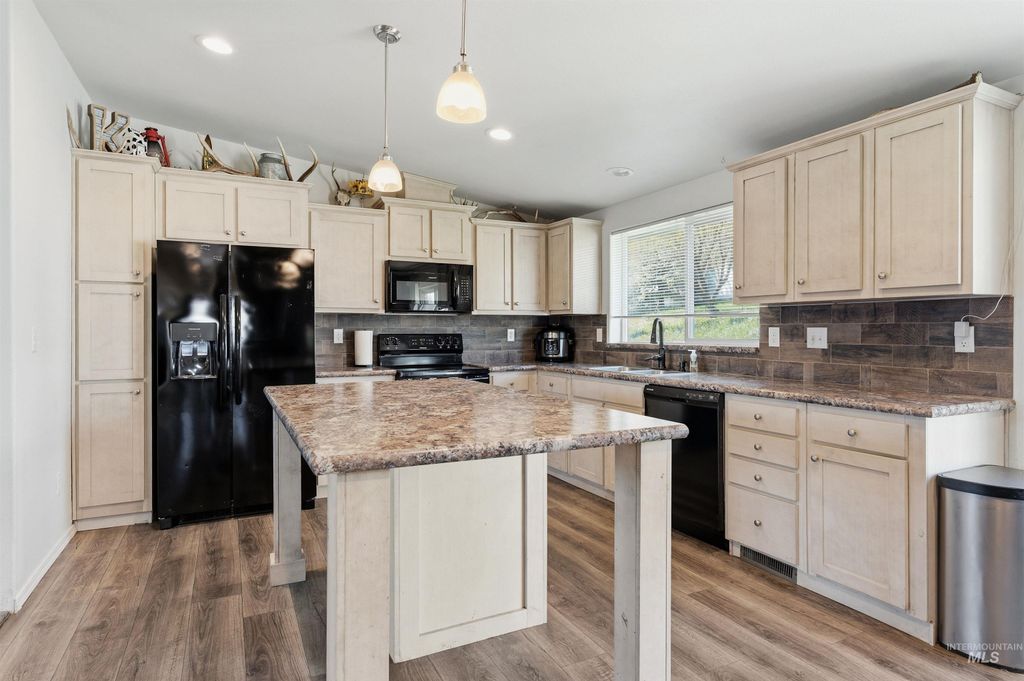 Photo of 302 3rd Ave, Craigmont, ID 83523 (MLS # 98983850)