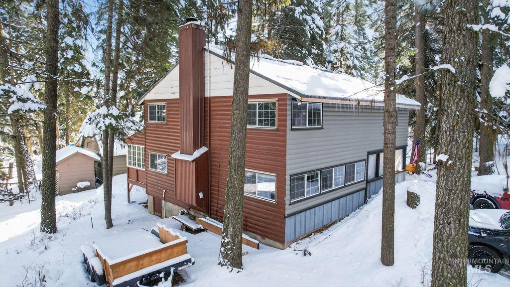 Photo of 654 Bings Rd, Cascade, ID 83611 (MLS # 98975896)