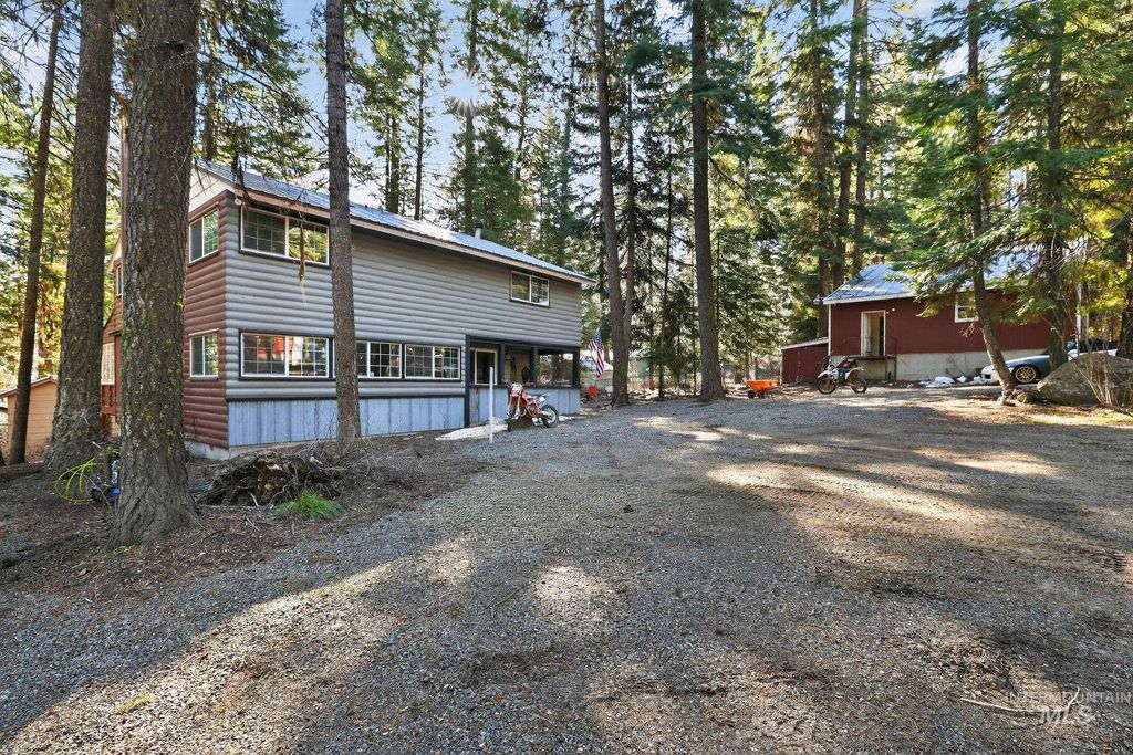 Photo of 654 Bings Rd, Cascade, ID 83611 (MLS # 98975896)