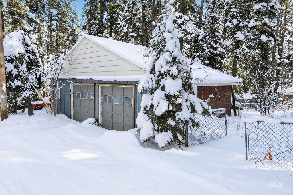 Photo of 654 Bings Rd, Cascade, ID 83611 (MLS # 98975896)