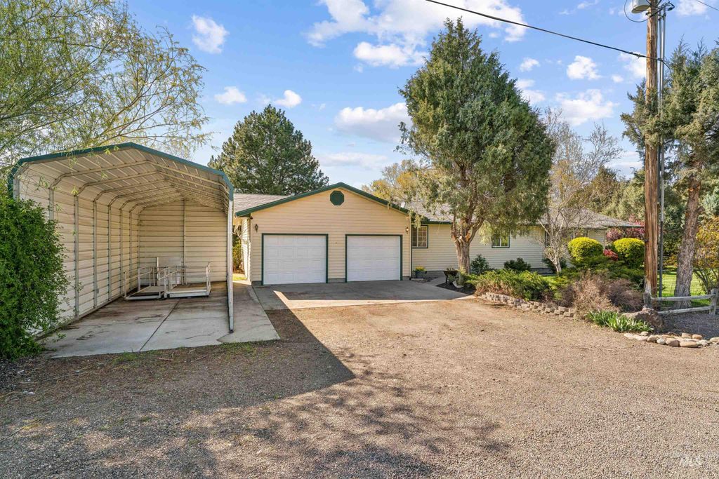 Photo of 2931 NE Vista Way, Mountain Home, ID 83647 (MLS # 98983306)