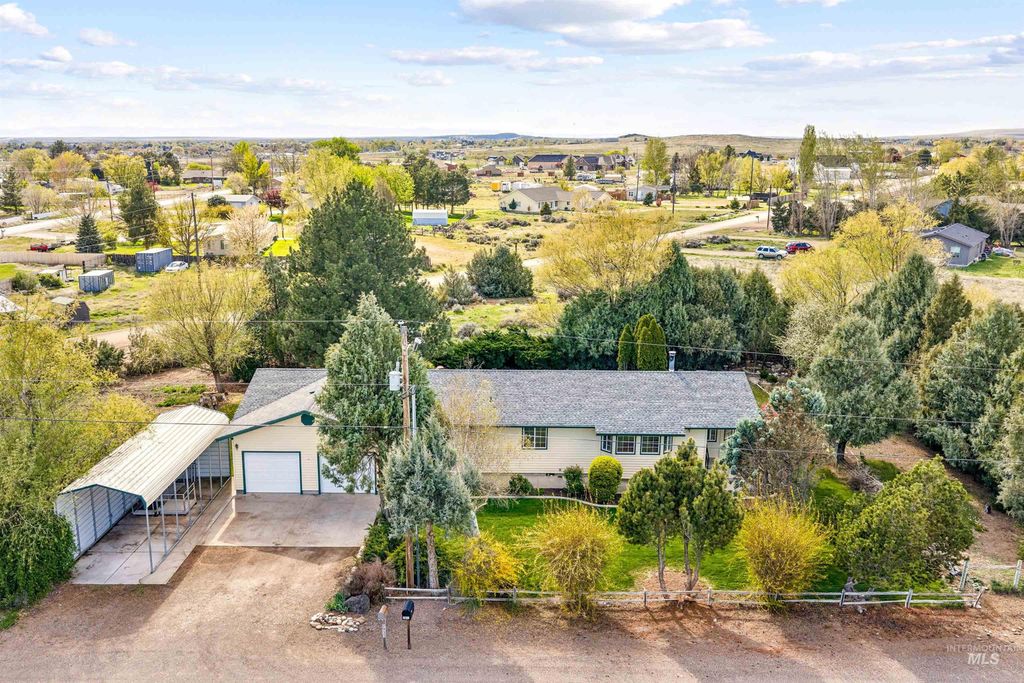 Photo of 2931 NE Vista Way, Mountain Home, ID 83647 (MLS # 98983306)