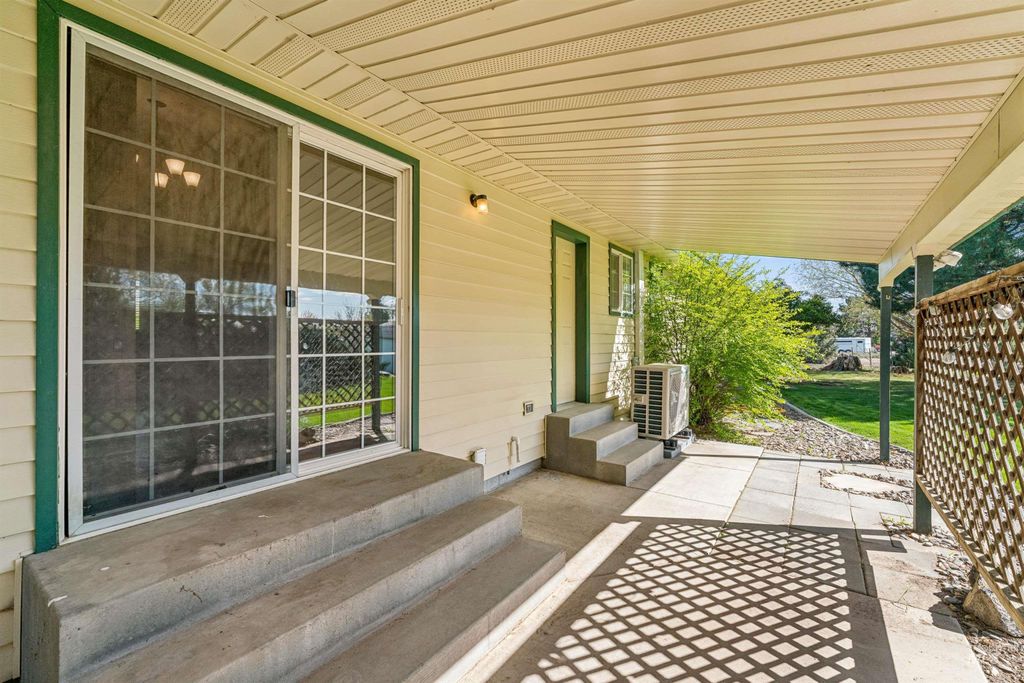 Photo of 2931 NE Vista Way, Mountain Home, ID 83647 (MLS # 98983306)