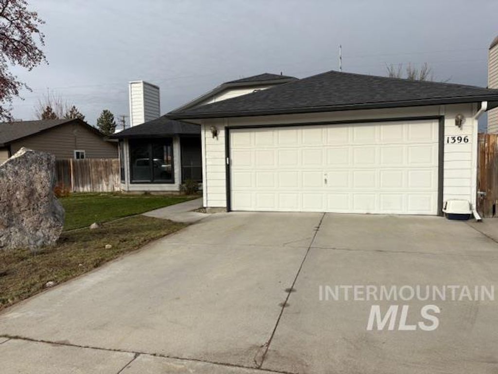 Photo of 1396 W Crest Wood Dr, Meridian, ID 83642 (MLS # 98968659)