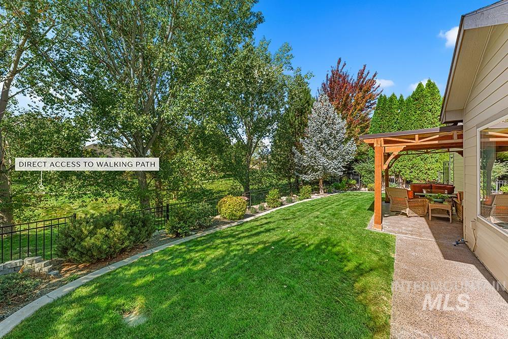 6737 N Moon Drummer Way