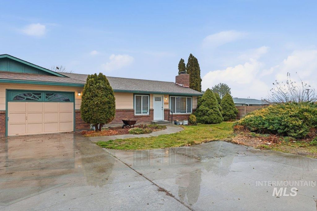 Photo of 2920 S 10th Ave, Caldwell, ID 83605 (MLS # 98970316)