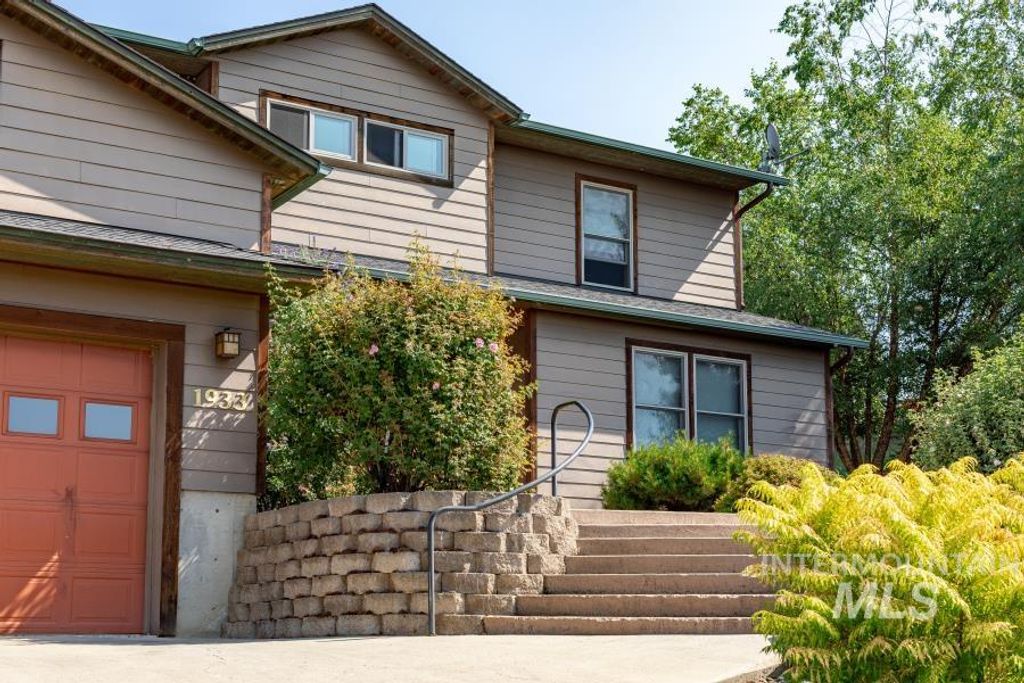 Photo of 1933 Fletcher Pl, Moscow, ID 83843 (MLS # 98980869)