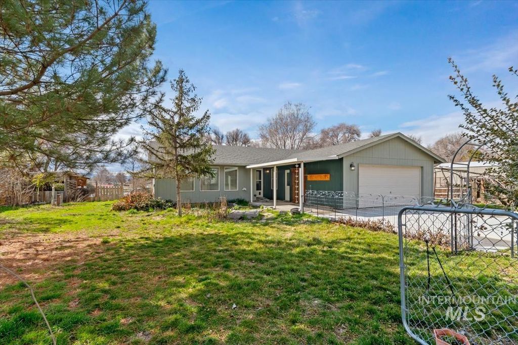 Photo of 26757 Morris Pl, Wilder, ID 83676 (MLS # 98977630)