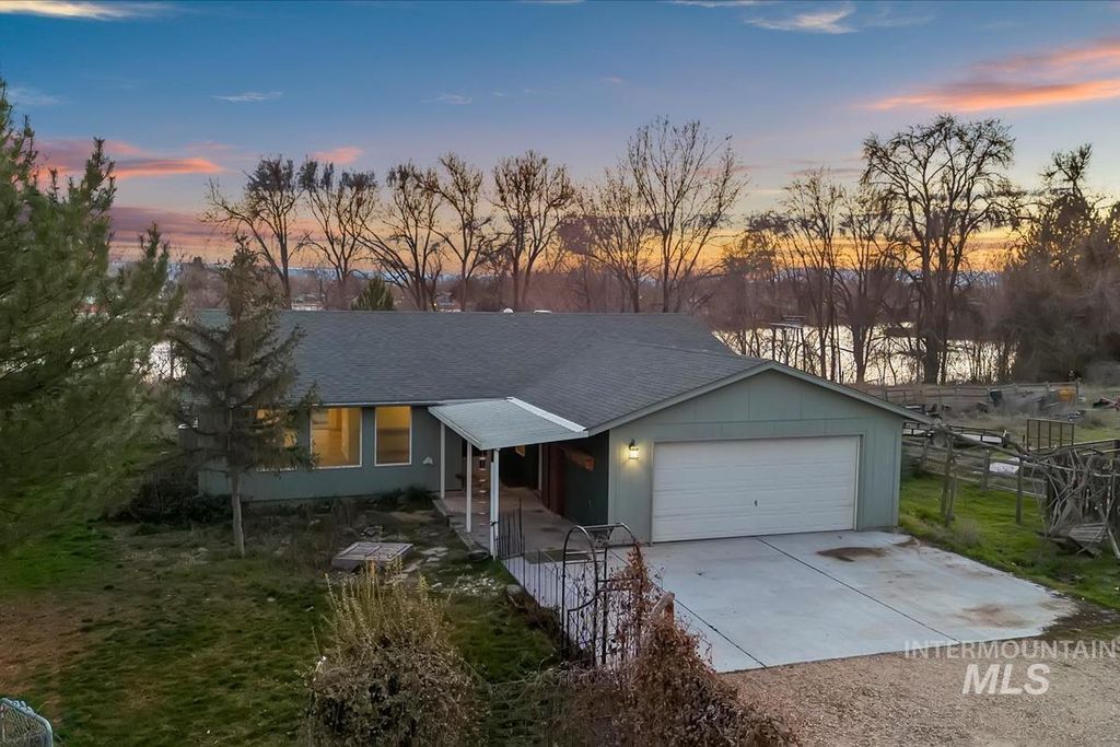 Photo of 26757 Morris Pl, Wilder, ID 83676 (MLS # 98977630)