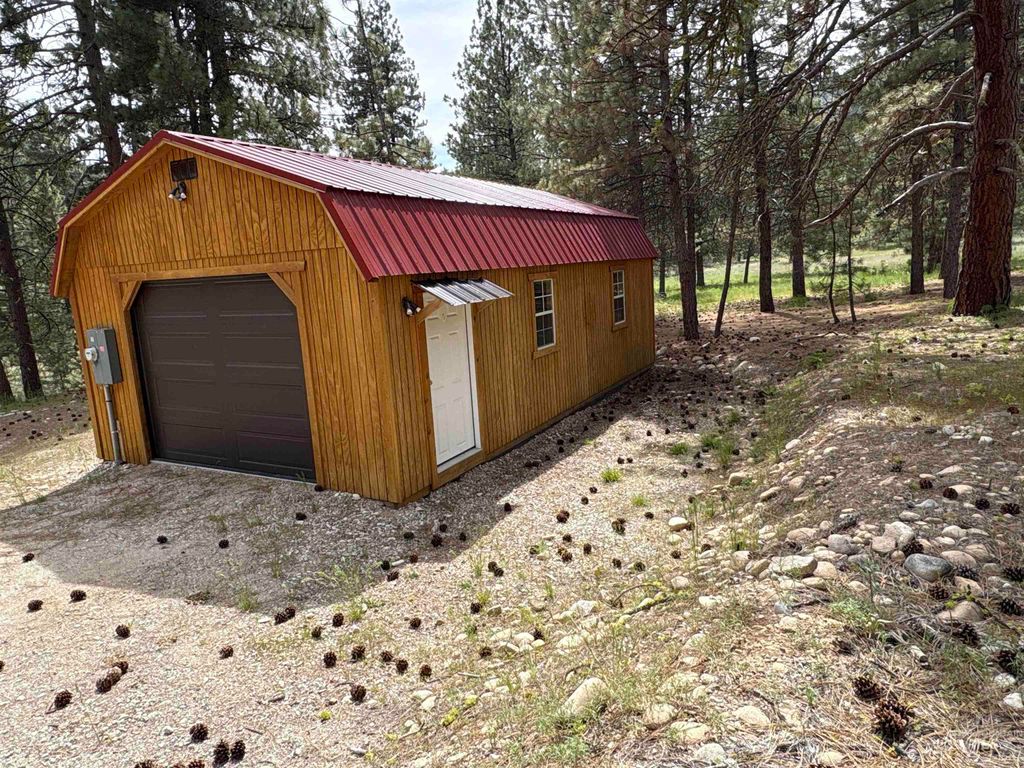 Photo of 2019 N Meyers Dr, Pine, ID 83647 (MLS # 98985757)