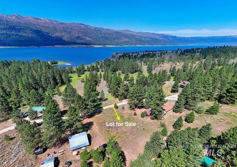 Photo of 328 Lone Pine Drive, Cascade, ID 83611 (MLS # 98943041)