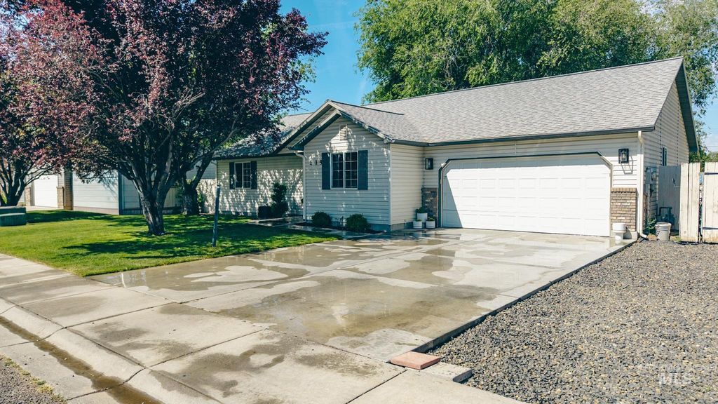 Photo of 119 Silver Sage Pl, Homedale, ID 83628 (MLS # 98987583)