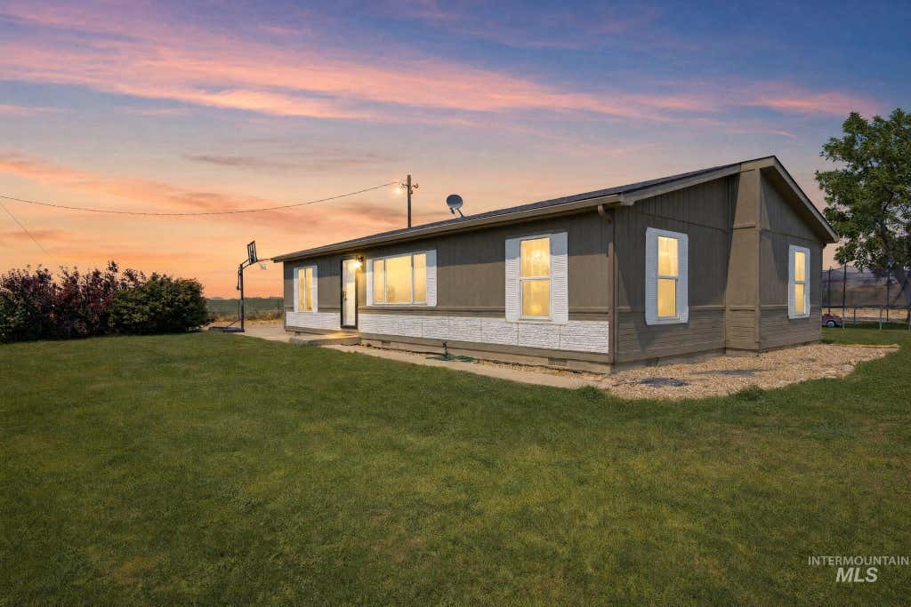 Photo of 21568 Market Rd, Parma, ID 83660 (MLS # 98996602)