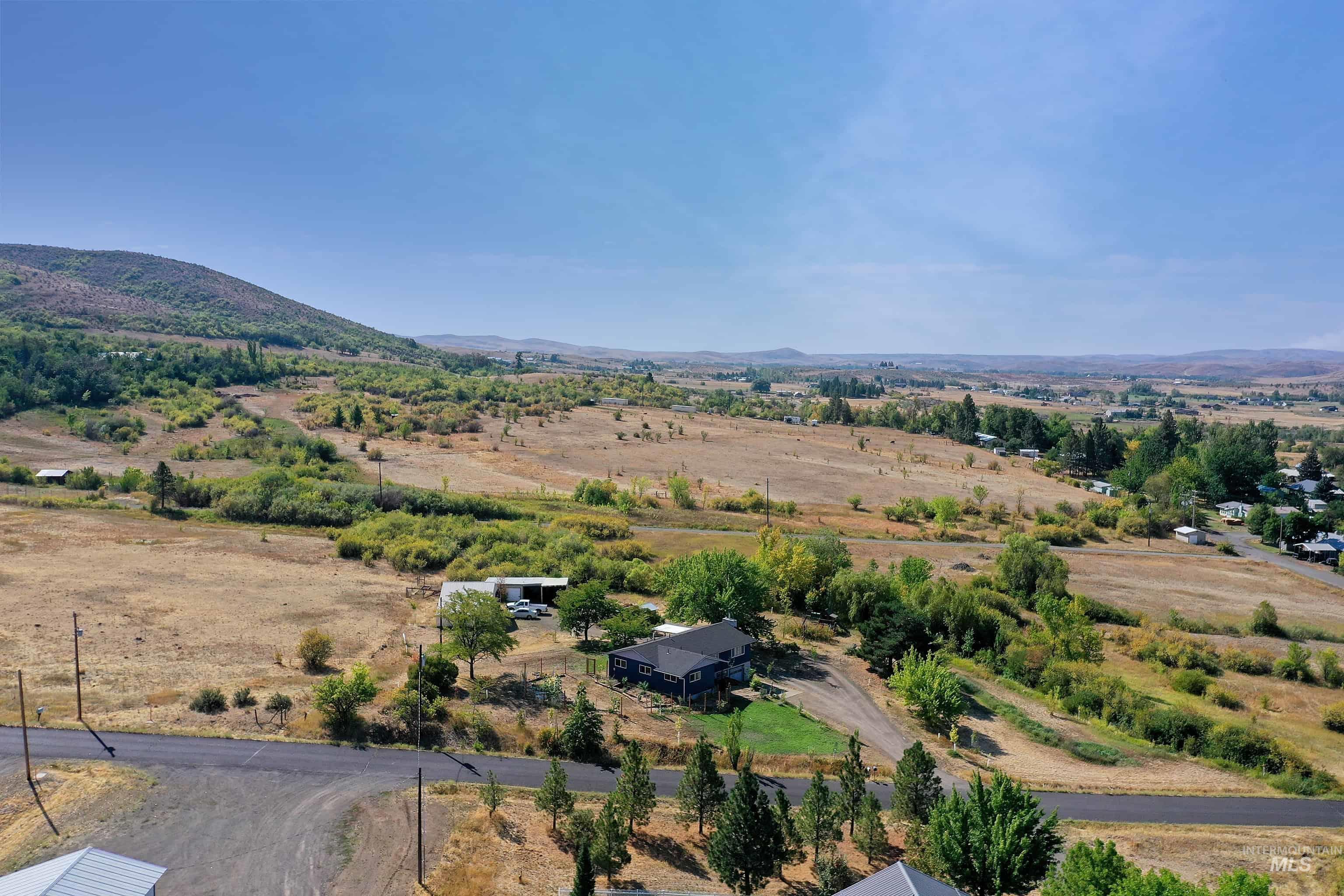 Aerial view of sparsely populated area with mountains