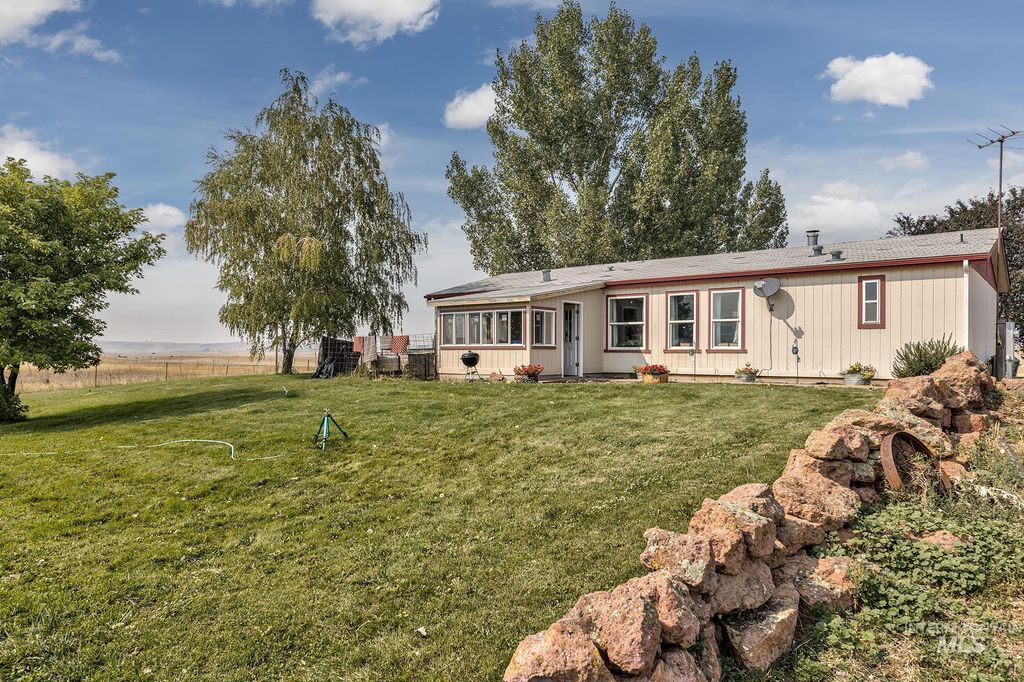 Photo of 3115 Farm To Market Rd, Midvale, ID 83645 (MLS # 98922533)