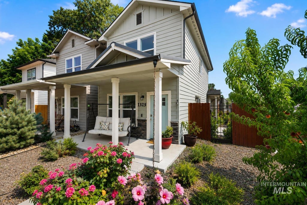 Photo of 1325 Albany St, Caldwell, ID 83605 (MLS # 98997410)