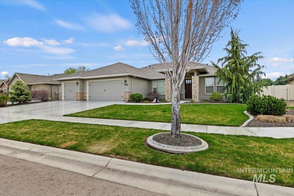 Photo of 1366 N Waterbrook Way, Star, ID 83669 (MLS # 98980347)