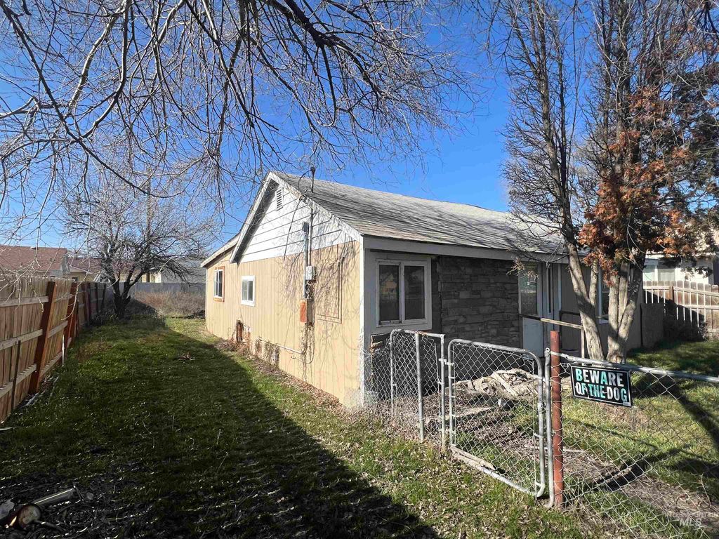 Photo of 717 N 3rd St, Nyssa, OR 97913 (MLS # 98973881)