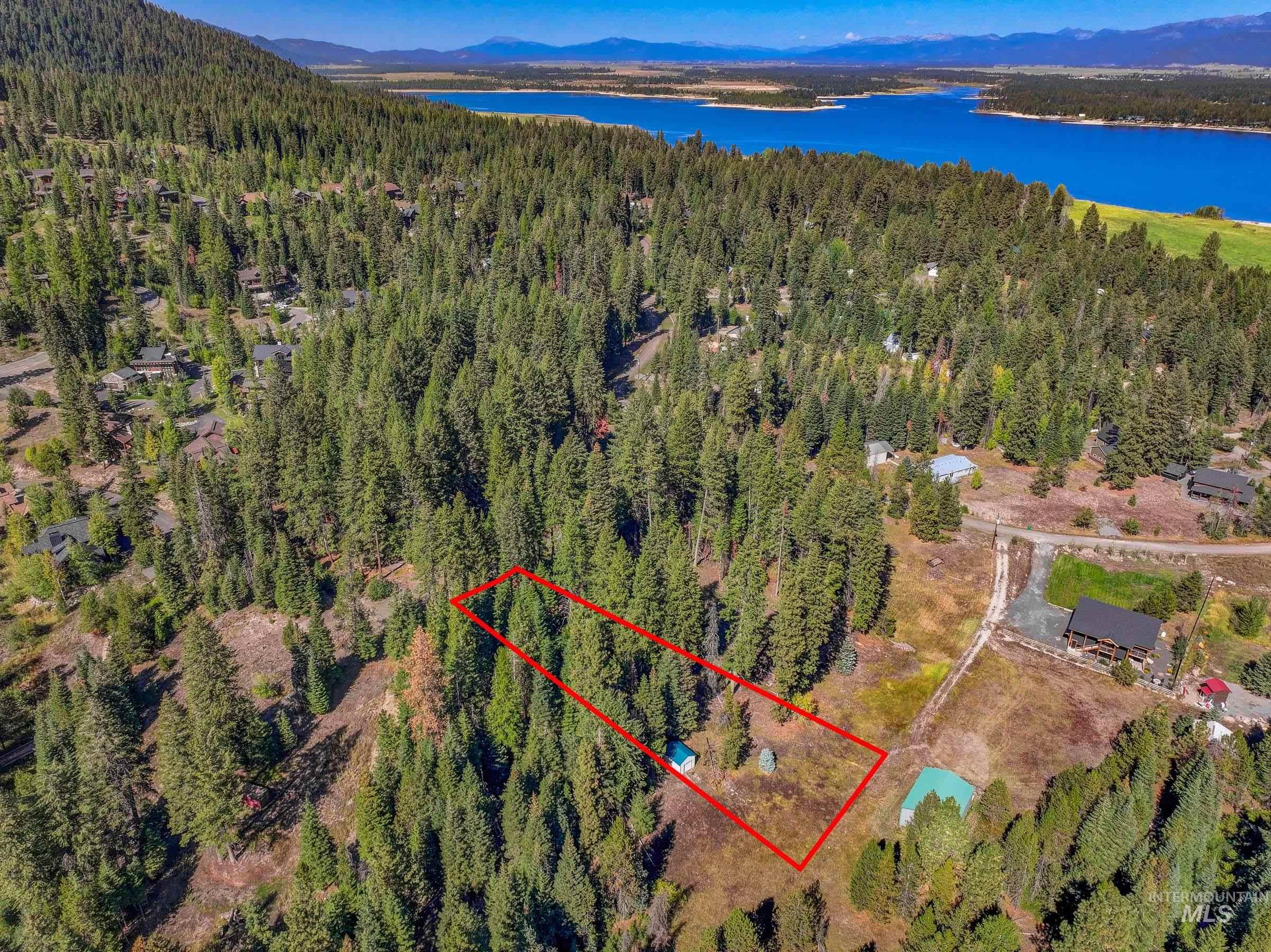 Aerial view of property's location featuring property boundaries highlighted with a nearby body of water and mountain view