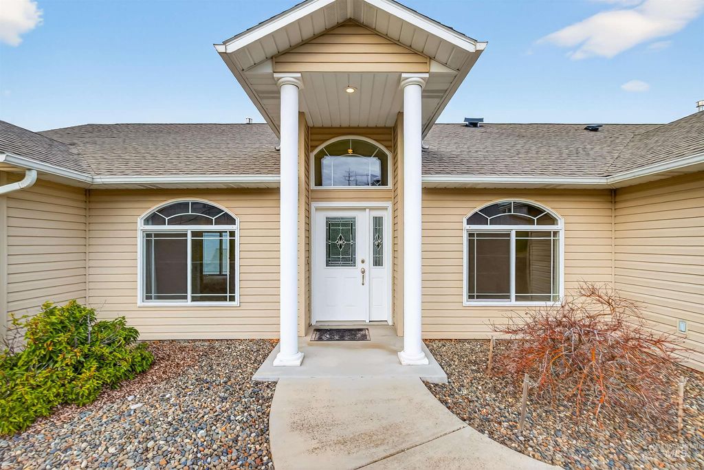 Photo of 2924 27th Street, Clarkston, WA 99403 (MLS # 98974508)