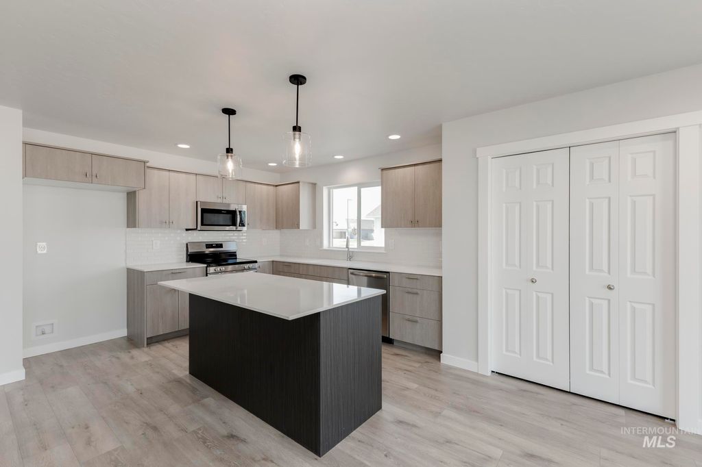 Photo of 7031 S Old Farm Ave, Meridian, ID 83642 (MLS # 98966421)