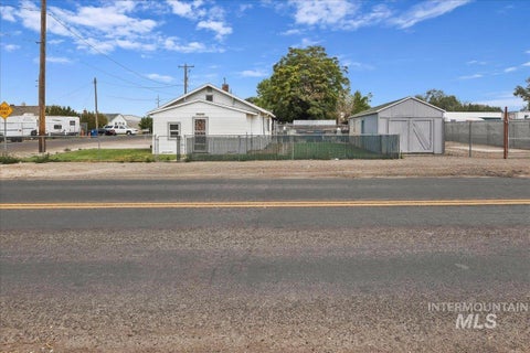 Photo of 201 Locust Street South ST, Twin Falls, ID 83301 (MLS # 98995168)