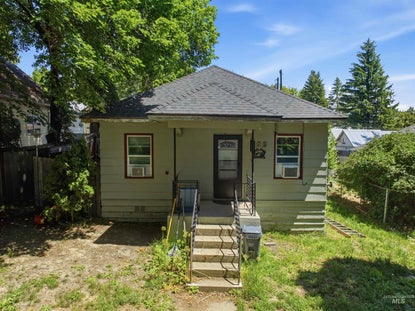 735 Oak St – Investment Home