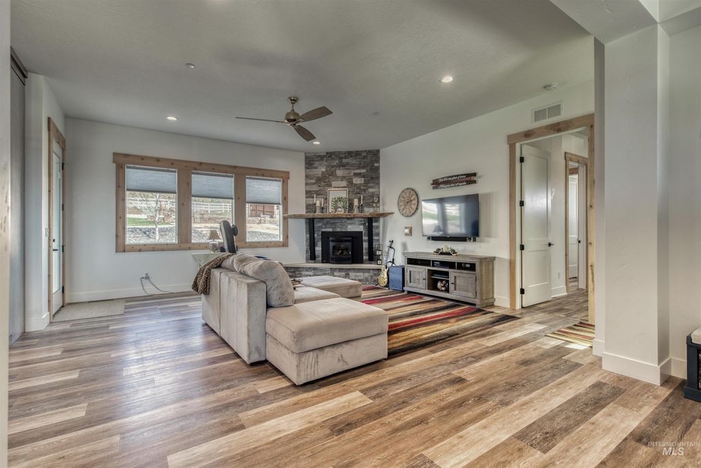 Photo of 8627 Latimore Ln, Middleton, ID 83644 (MLS # 98959808)