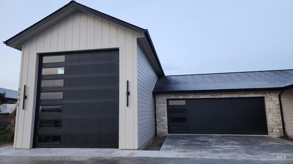 Photo of 1733 Canyon Crest Way, Lewiston, ID 83501 (MLS # 98968484)