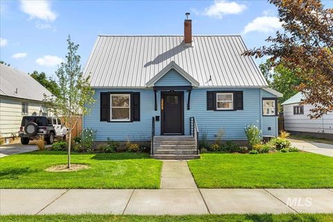 Photo of 914 W 3rd St, Weiser, ID 83672 (MLS # 98984019)