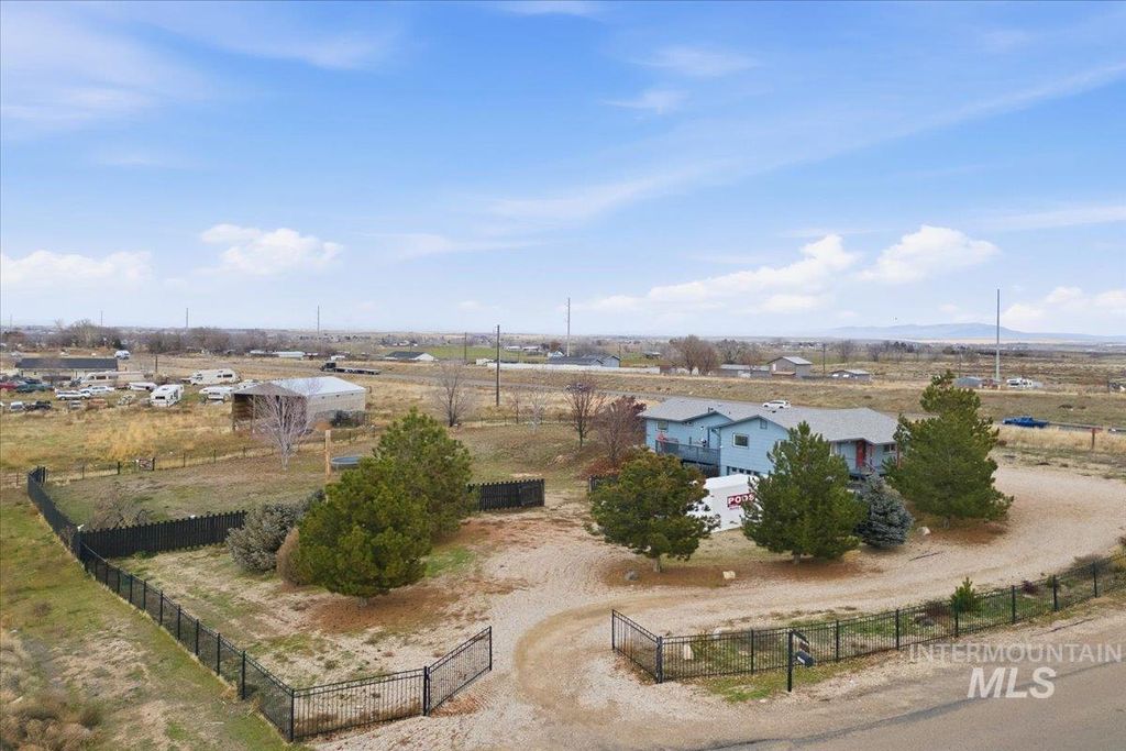 Photo of 16706 Sand Hollow Rd, Caldwell, ID 83607 (MLS # 98968546)