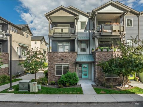 Photo of 4230 N Freeride Ln, Garden City, ID 83714 (MLS # 98964727)