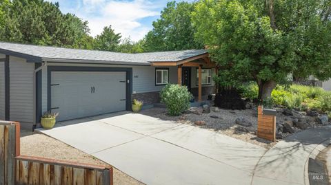 Photo of 4400 W Castlebar Drive, Boise, ID 83703 (MLS # 98987529)