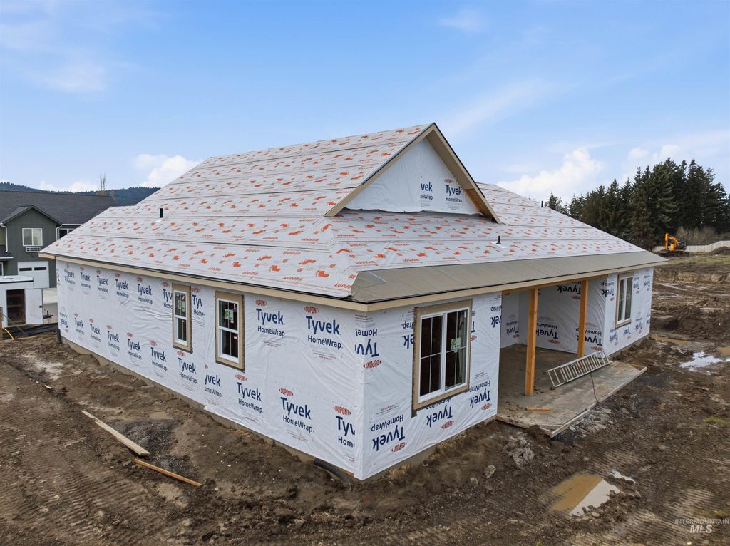 Photo of 2912 Cyprus Court, Moscow, ID 83843 (MLS # 98982649)