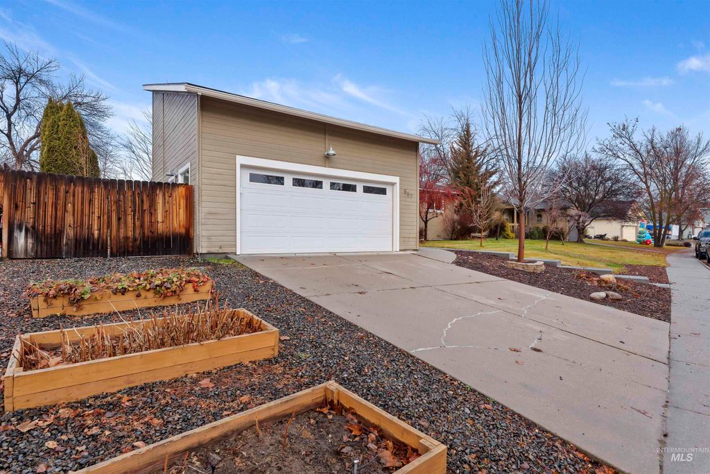 Photo of 557 N Stierman Way, Eagle, ID 83616 (MLS # 98970693)