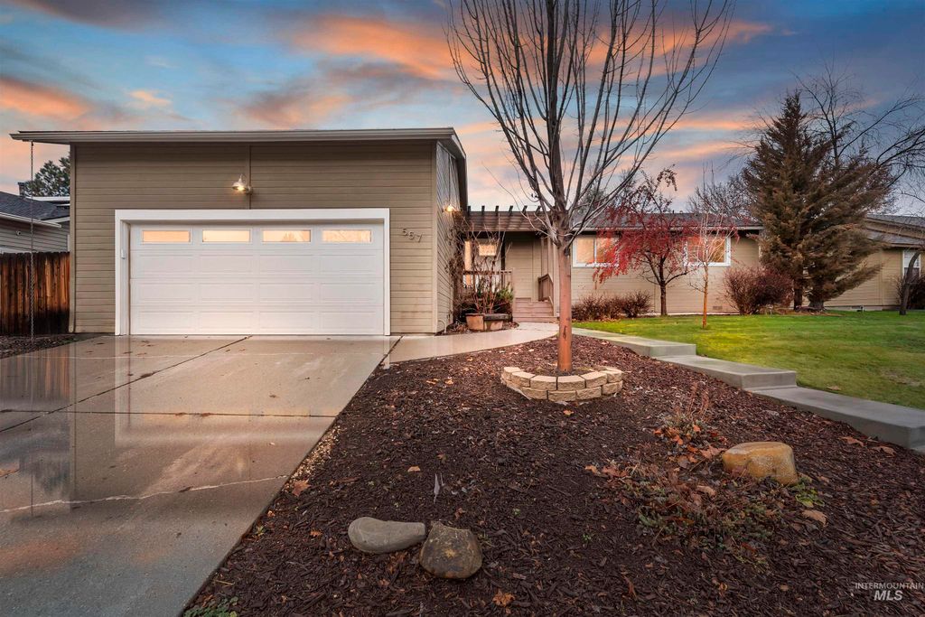 Photo of 557 N Stierman Way, Eagle, ID 83616 (MLS # 98970693)